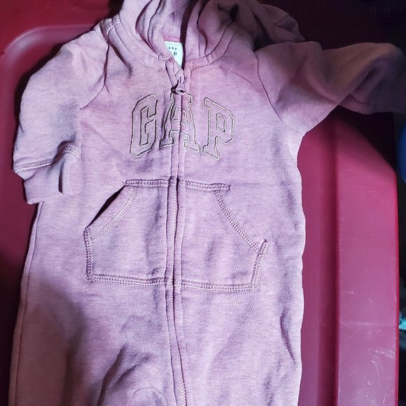 Gap Onesie - Picture 1 of 1